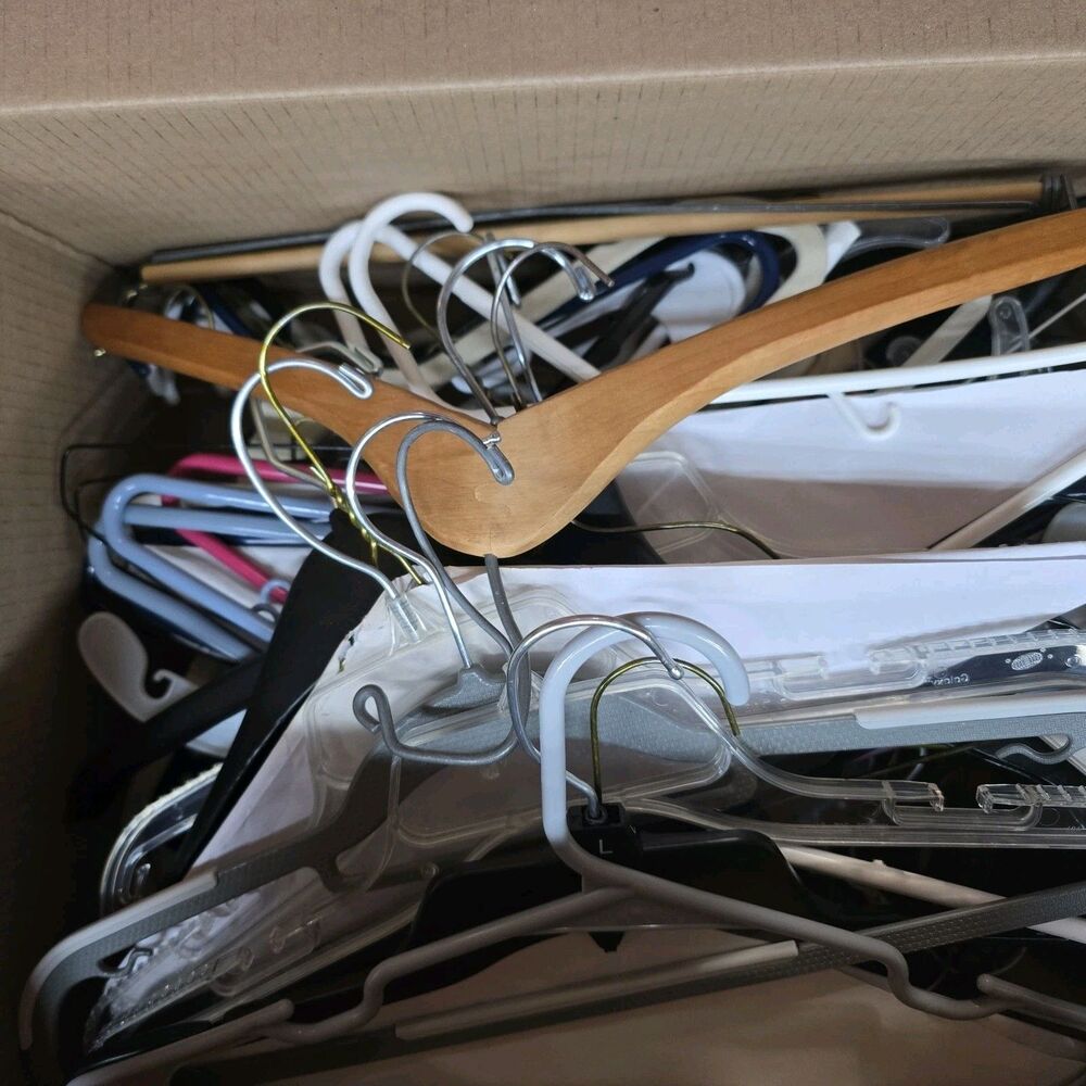 50++ MultiColor Notched Velvet Or Plastic Tubular Wire Garment Clothing Hangers